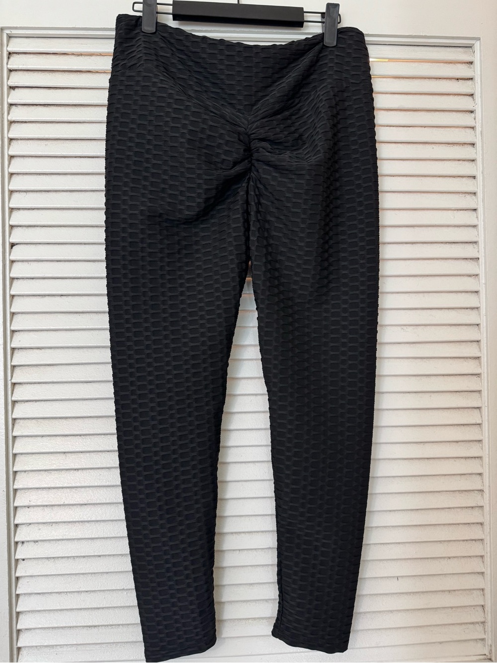 Women’s Black Textured Ruched Front Leggings